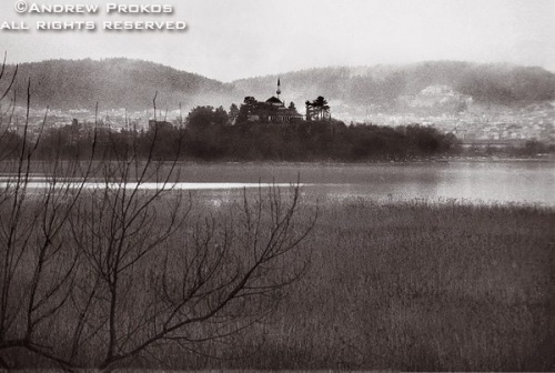 A view of the old town of Ionnina, on an island in Lake Pamvotis, Epirus, Greece