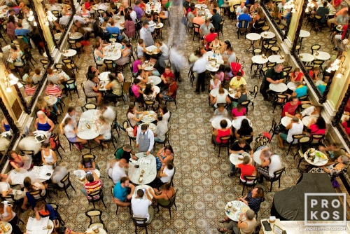 A photo of the patrons at Confeitaria Colombo, Rio de Janeiro. Clientes na Confeitaria Colombo, no Rio de Janeiro.