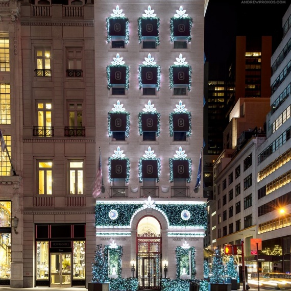 A photo of the decorated facade of Harry Winston Jewelers on New York's Fifth Avenue at night during Christmas.