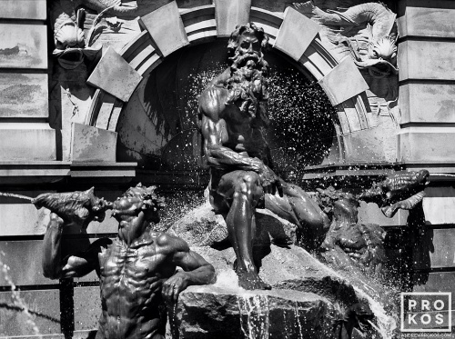 LIBCON FOUNTAIN BW PX