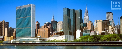 A high-definition panoramic photo of the Midtown Manhattan skyline and the United Nations in New York City