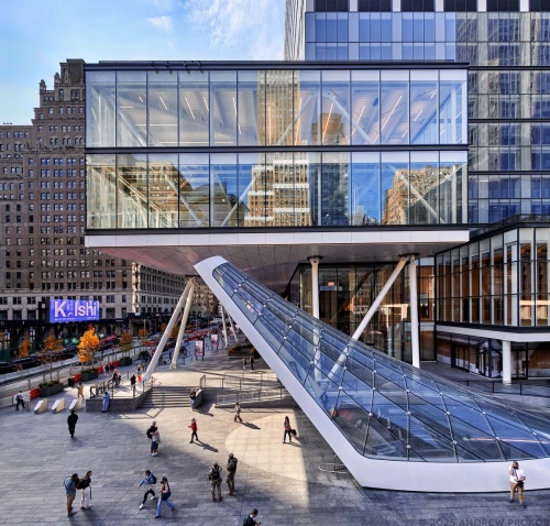 An elevated view of the Bustle at Penn 2 and the entrance to Penn Station at Plaza 33 by Mdeas Architects. Photographed by architectural photographer Andrew Prokos for Vornado Realty Trust.