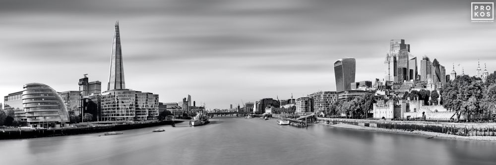 View of London and Thames River: 4 Minutes - B&W Long-Exposure ...